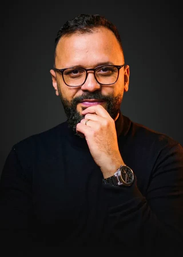 Viny Loureiro